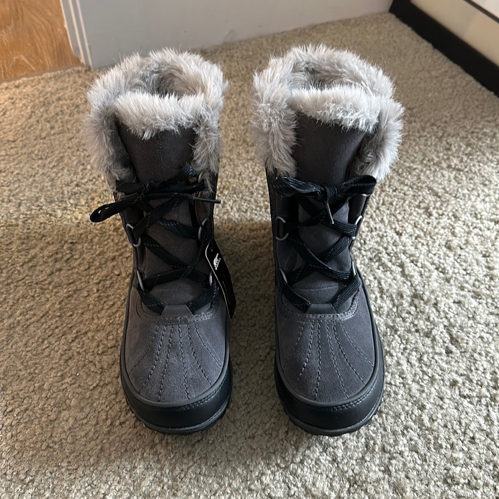 NWT Waterproof Sorel Furry Boots